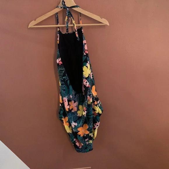 old navy one piece swimsuit - Picture 3 of 3